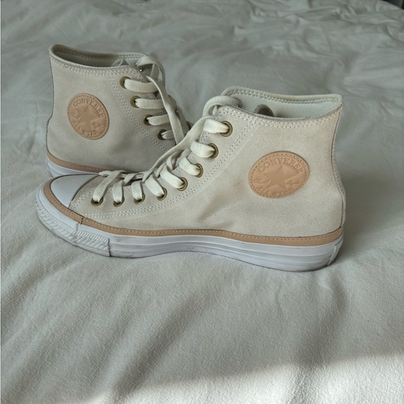 NWOT SOFT PINK SUEDE HIGH TOP CONVERSE - Picture 2 of 7